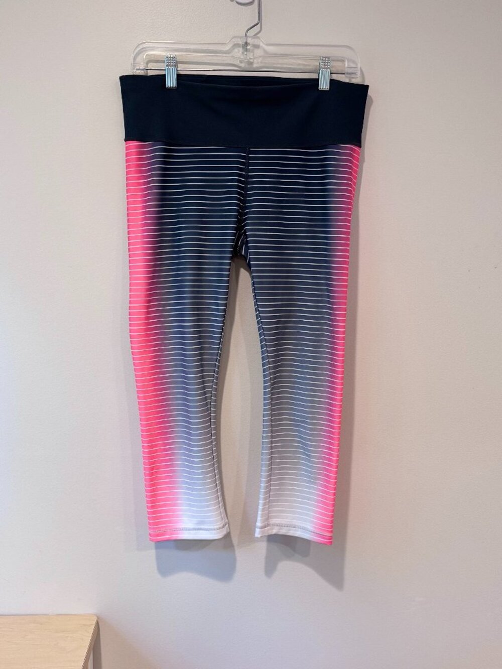 GAPFit Striped Ombre Workout Leggings – Size M 💙🔥